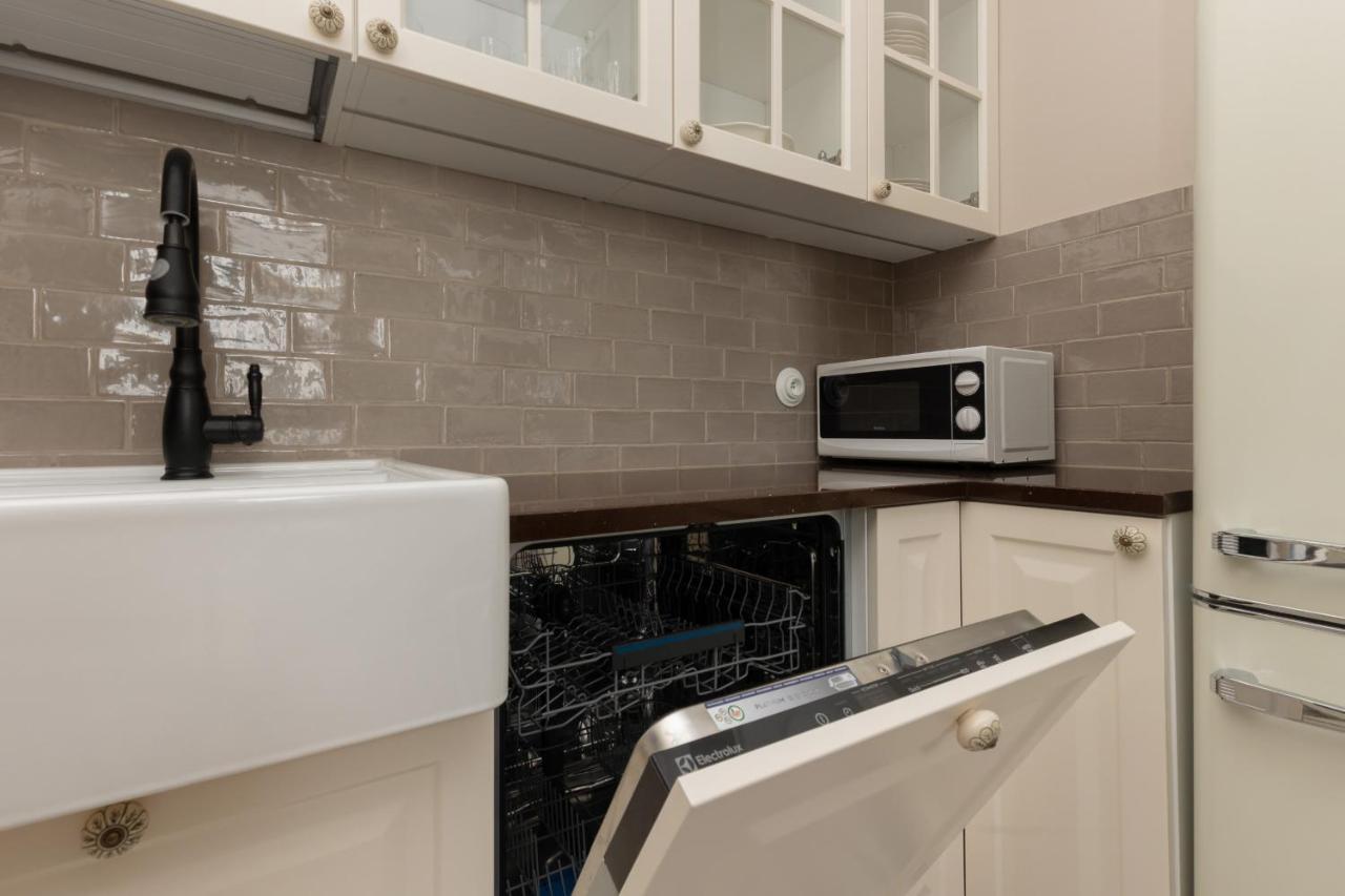 Metro Rondo Onz Apartment By Noclegi Renters 바르샤바 외부 사진