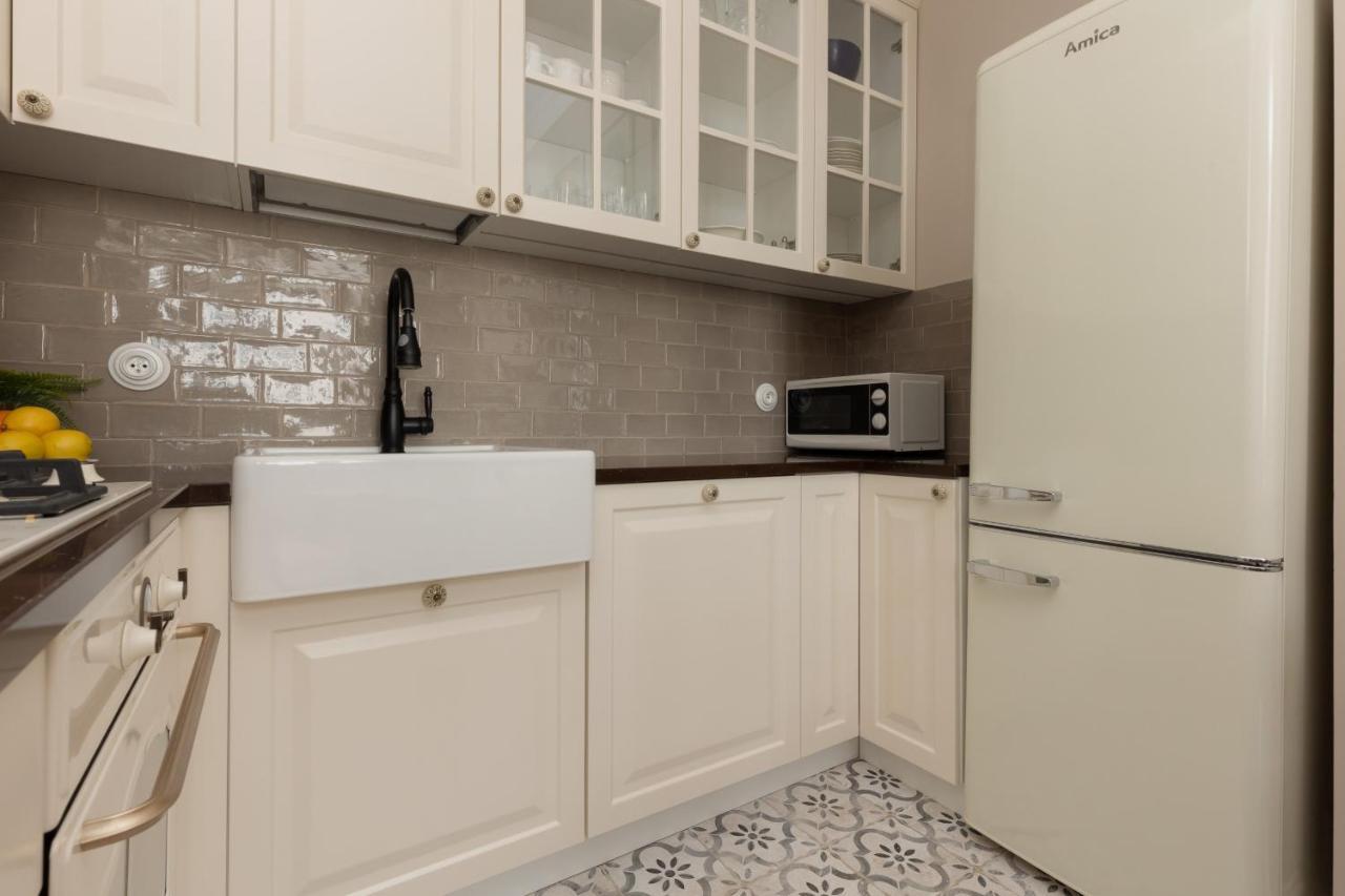 Metro Rondo Onz Apartment By Noclegi Renters 바르샤바 외부 사진